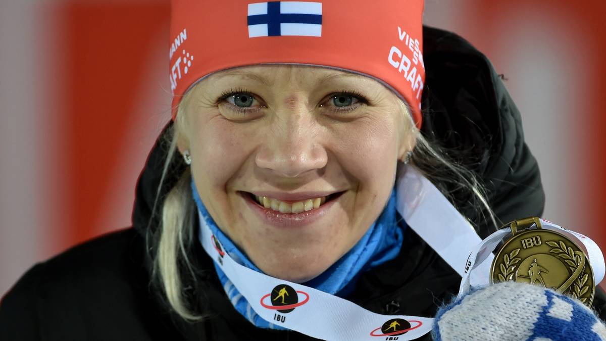 Auch die Finnen können endlich jubeln. Kaisa Mäkäräinen läuft zu Bronze und holt die erste Medaille für die Gastgeber