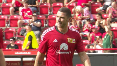 Neuzugang Robin Gosens steht erstmals für Union Berlin auf dem Trainingsplatz. Bei seiner Premiere sind über 1000 Fans mit dabei.