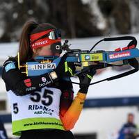 Alma Siegismund sorgt für einen bemerkenswerten Triumph der deutschen Biathletinnen bei den Junioren-Weltmeisterschaften in Estland. Auch einer 15-Jährigen gelingt eine Überraschung.