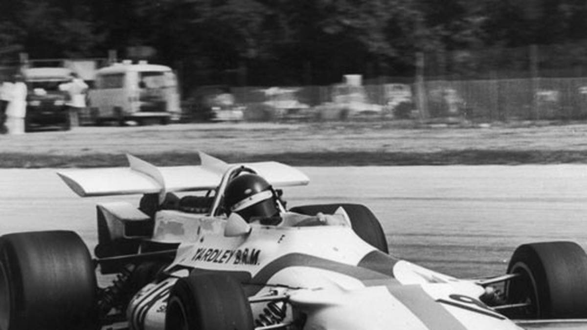 1971 war Monza Schauplatz der knappsten Rennentscheidung in der Formel-1-Geschichte. Der Brite Peter Gethin (Bild) fuhr mit nur 0,010 Sekunden Vorsprung vor dem Schweden Ronnie Peterson über die Ziellinie und gewann
                  