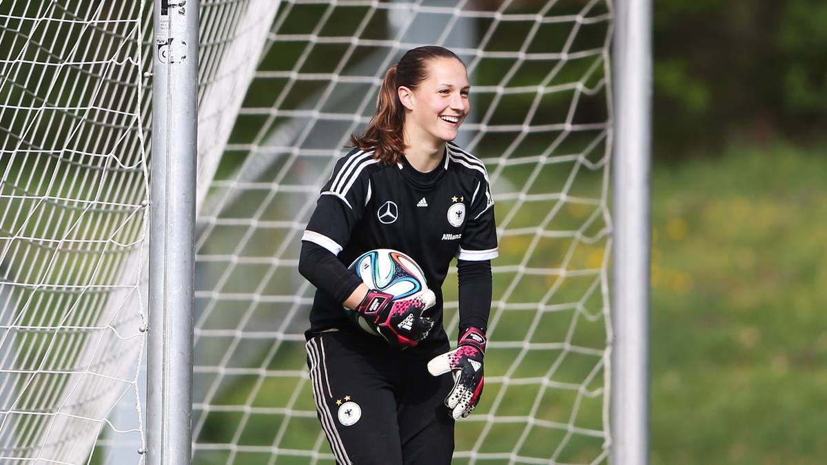 Laura Benkarth (Alter: 22, Verein: SC Freiburg, Länderspiele: 0, Tore: 0)