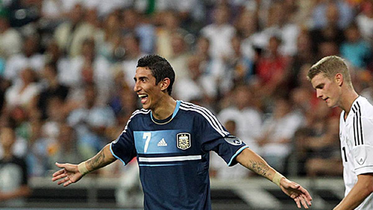 Beim letzten Aufeinandertreffen 2012 hat die deutsche Mannschaft in einem Freundschaftsspiel in Frankfurt das Nachsehen und verliert mit 1:3 (0:1). Angel Di Maria trifft zum zwischenzeitlichen 0:3, Deutschland ist chancenlos