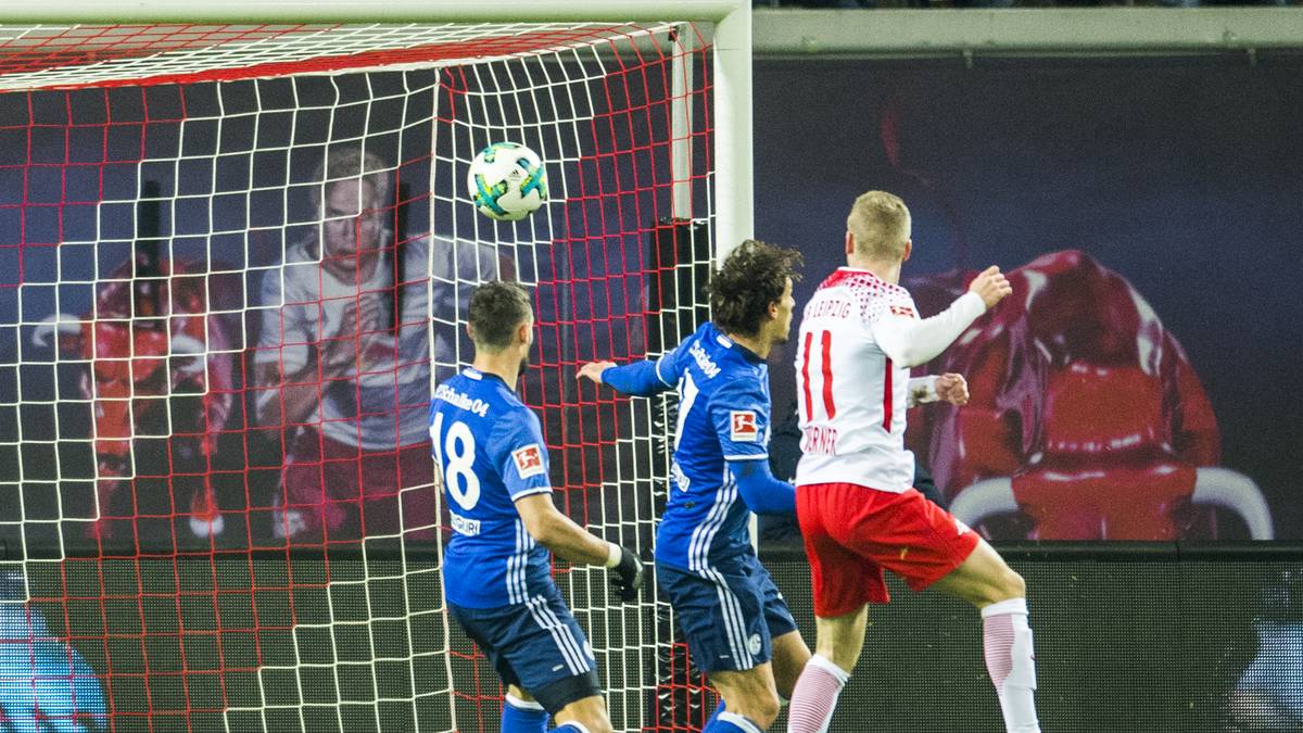 Auf der linken Seite verliert Naldo den Ball an Laimer. Über Sabitzer kommt der Ball zurück zum Mittelfeldspieler der Leipziger, der den Ball halbhoch auf den eingewechselten Timo Werner spielt. Der Stürmer braucht nur noch zum 2:1 einschieben (69.)