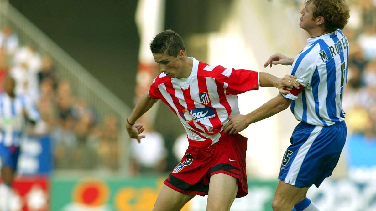 Nach sechs Jahren in den Jugendmannschaften von Atlético Madrid debütierte Torres im Mai 2001 bei den Profis. Der damals 17-Jährige erzielte bereits eine Woche später seinen ersten Treffer und stieg mit den Colchoneros zurück in die erste spanische Liga auf