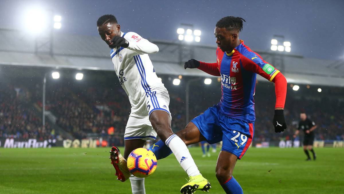 WILFRED NDIDI (l., 22, Vertrag bis 2024)): Stand vor drei Jahren im Fokus des Hamburger SV, wechselte im Januar 2017 vom KRC Genk zu Leicester City. Dort trat der 22-Jährige in die Fußstapfen des zu Chelsea abgewanderten N’Golo Kanté. 