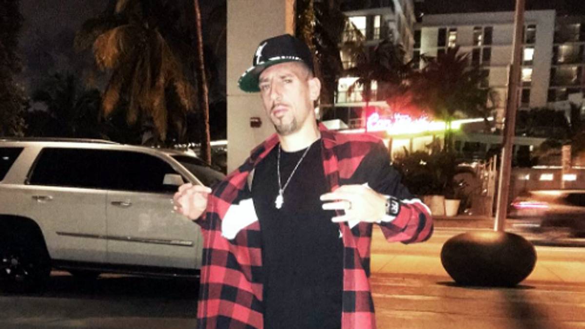 Apropos cool: Bayern-Star Franck Ribery posiert lässig...