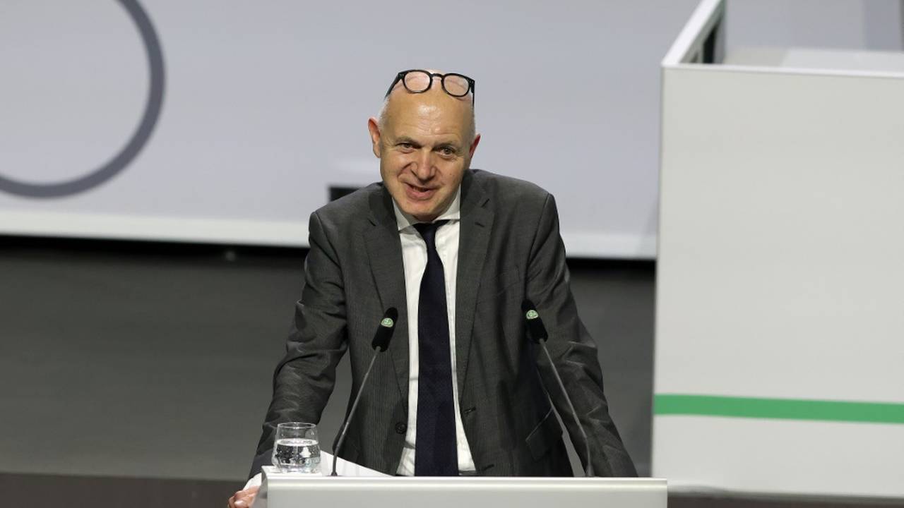 Zu UEFA oder FIFA? Neuendorf zögert