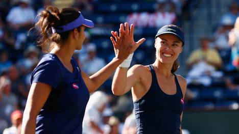 Martina Hingis (r.) und Sania Mirza gewinnen ihren dritten Titel in Serie