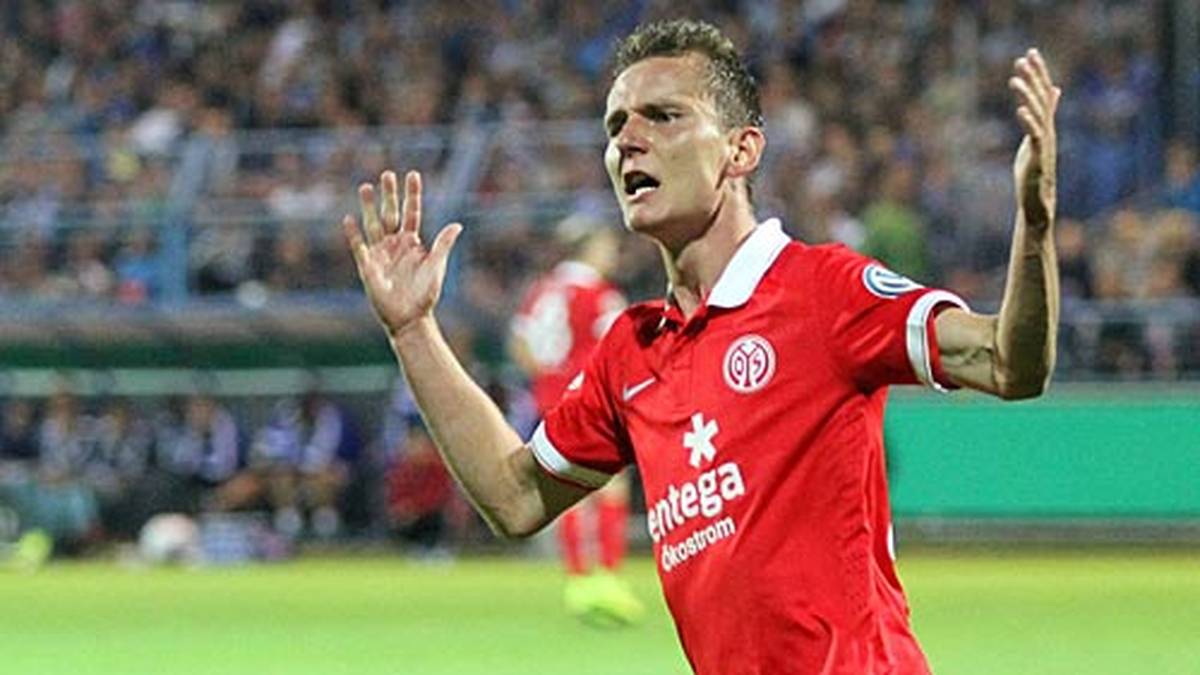 Doch Unglücksrabe Bungert macht seinen Fehler wett und köpft zum 4:4 ein