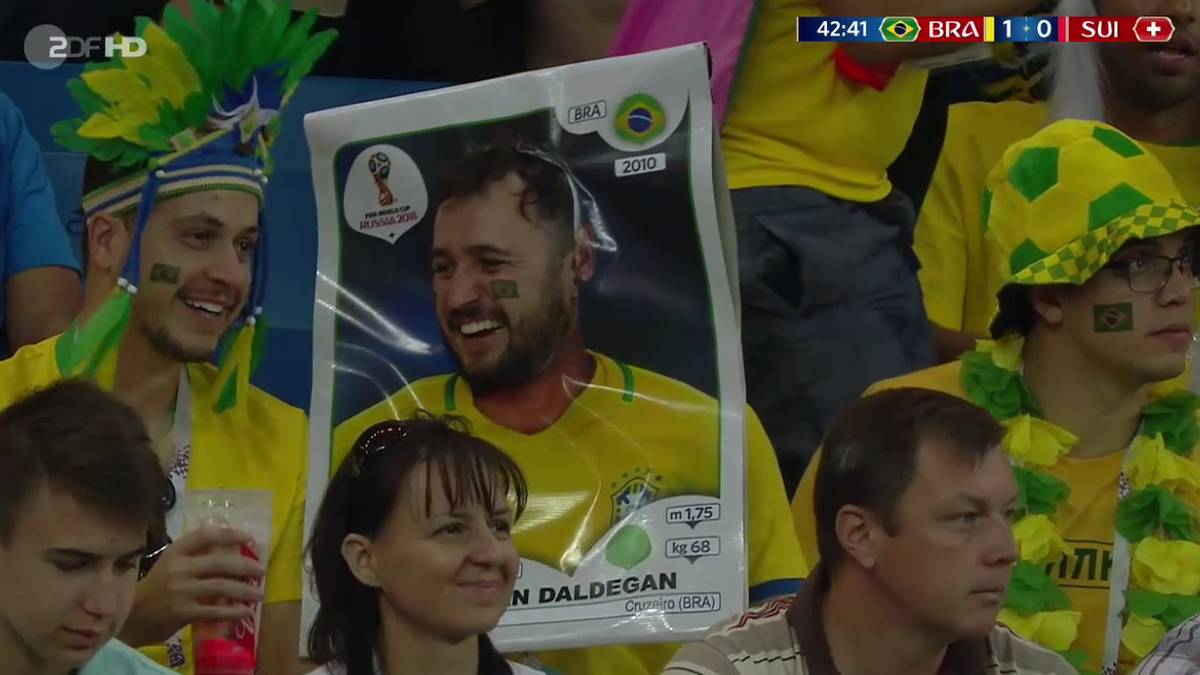 Dieser Mann wird im Netz gefeiert: Sich als Panini-Sticker zu verkleiden, ist aber auch großes Kino