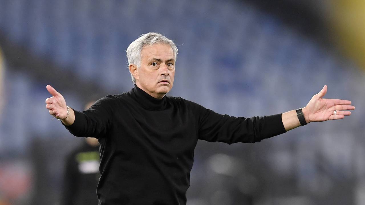 Mourinho für Spitzenspiel gesperrt