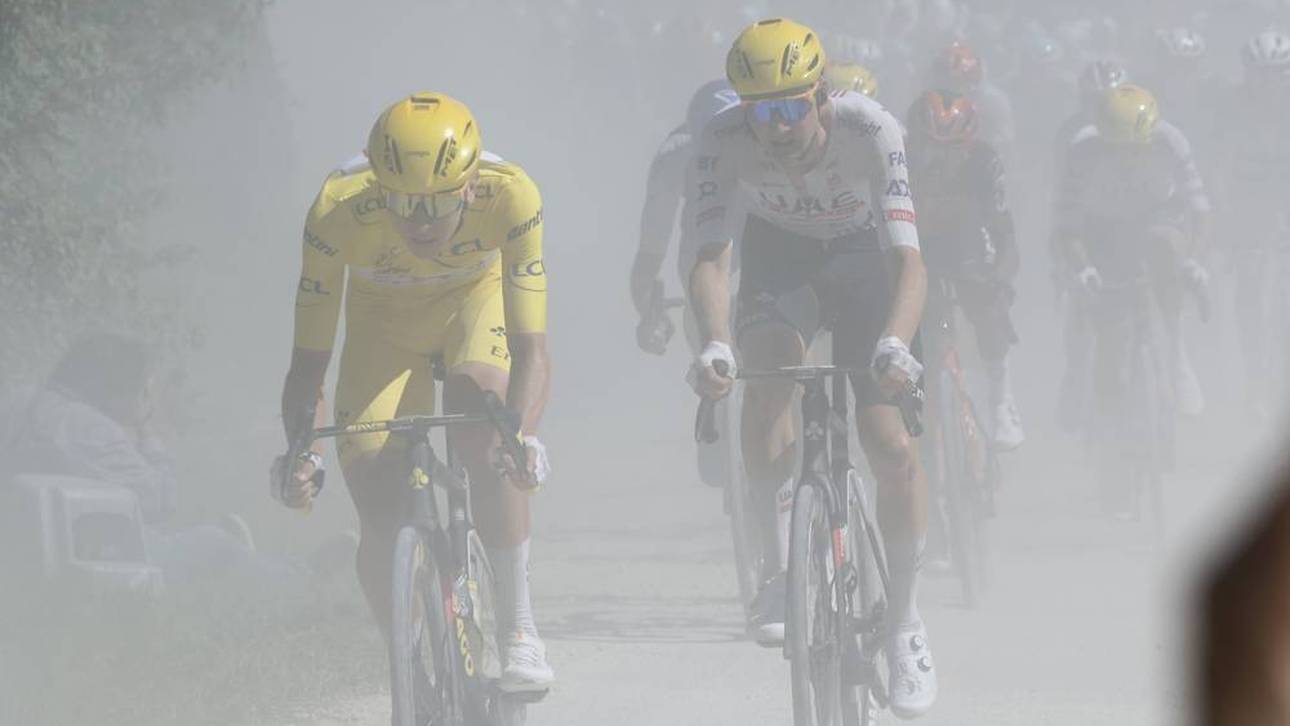 Pogacar glänzt im Schotter-Chaos