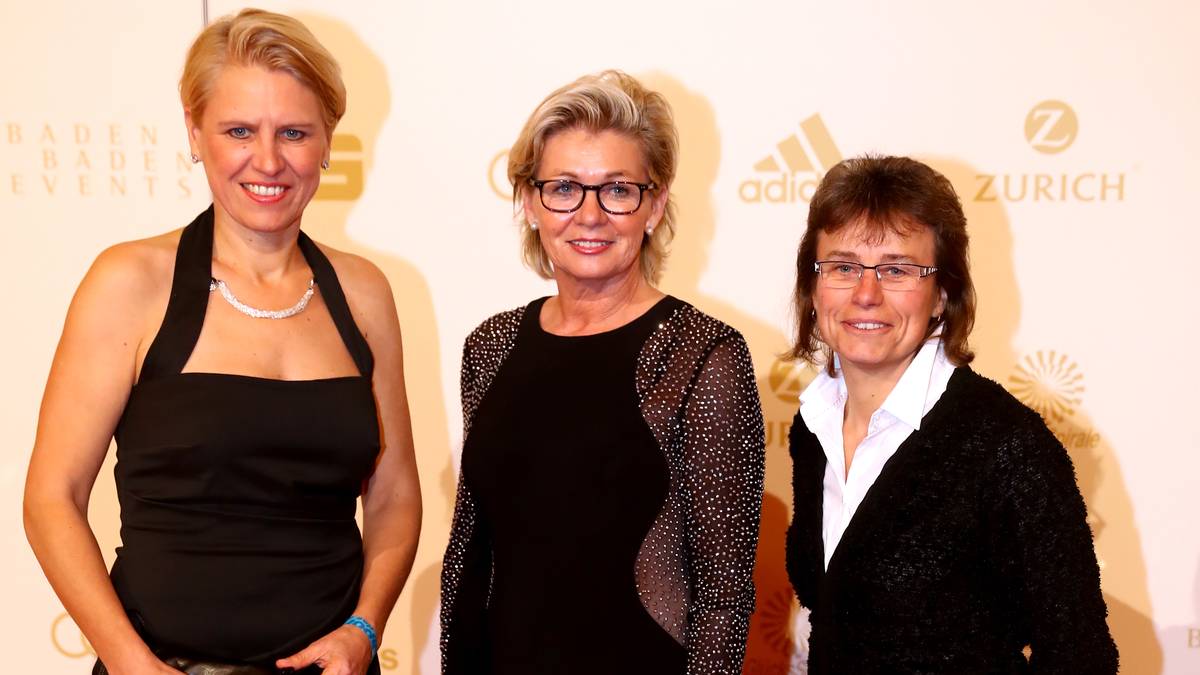 Doris Fitschen, Silvia Neid und Ulrike Ballweg (v. l. n. r.) führten die deutschen Fußballerinnen bei Olympia zu Gold