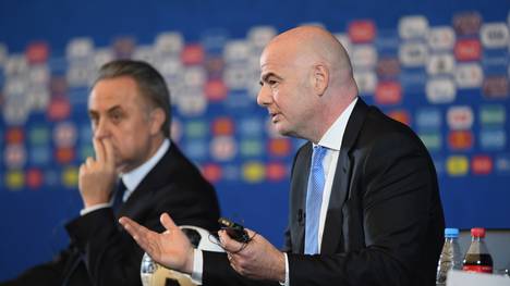 Vitaly Mutko (l.) hat ein Fehlverhalten auch an der Seite von FIFA-Präsident Gianni Infantino bestritten