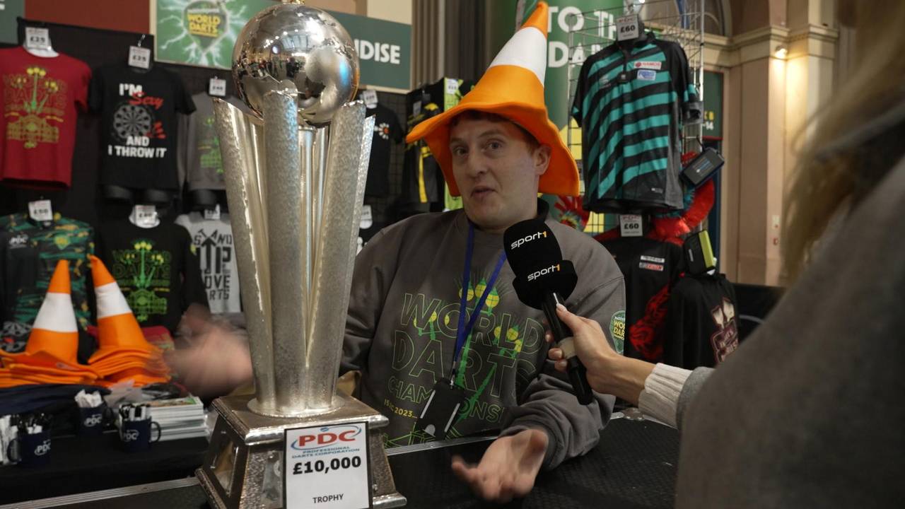 WM-Trophäe fürs Wohnzimmer? Hinter den Kulissen des Ally Pally | Darts-WM 2024