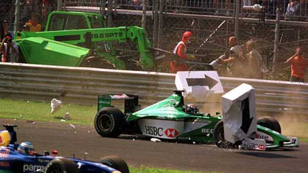 Im Jahr 2000 fordete die Strecke ein weiteres Todesopfer. Nach einem Startunfall wurde der Feuerwehrmann Paolo Gislimberti von einem herumfliegenden Rad tödlich getroffen
                  