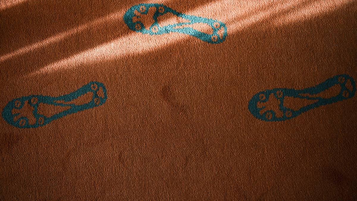 Auch der Teppich in den Hotels ist im Ronaldo-Style gehalten: Überall sind Fußabdrücke des Europameisters abgedruckt
