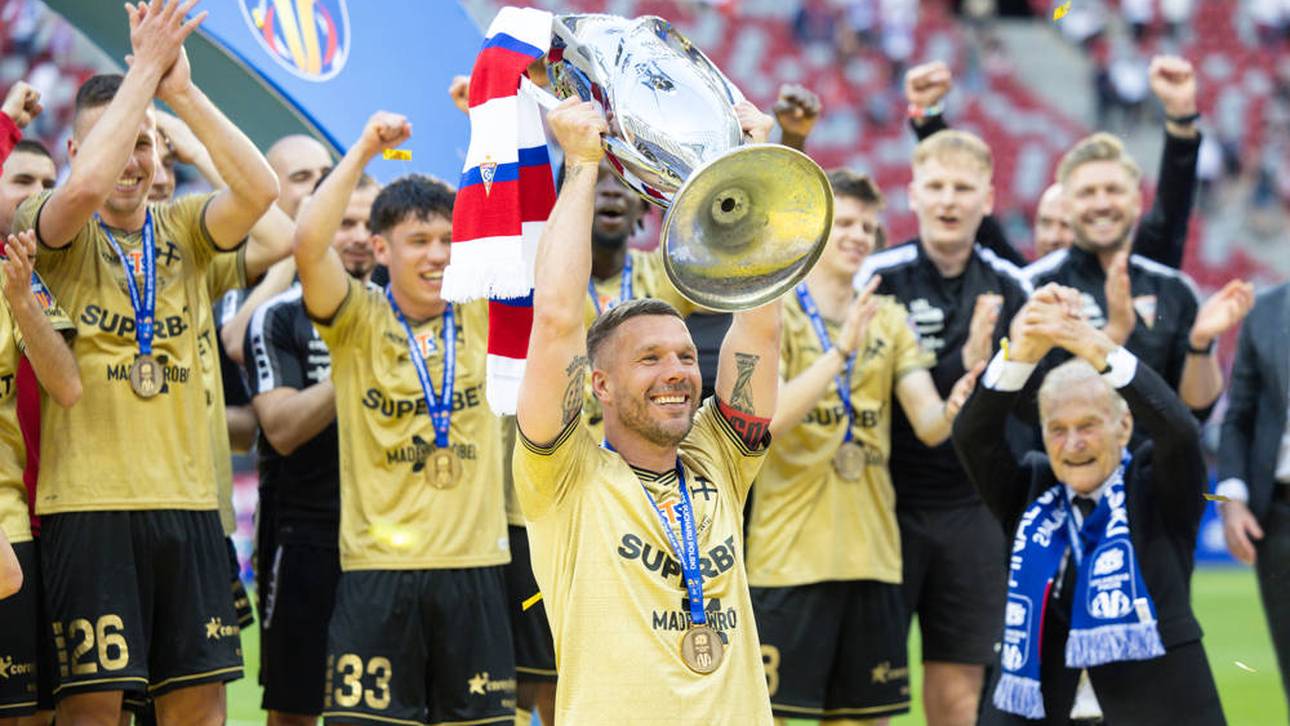 Podolski bei Pokalsieg übel gefoult