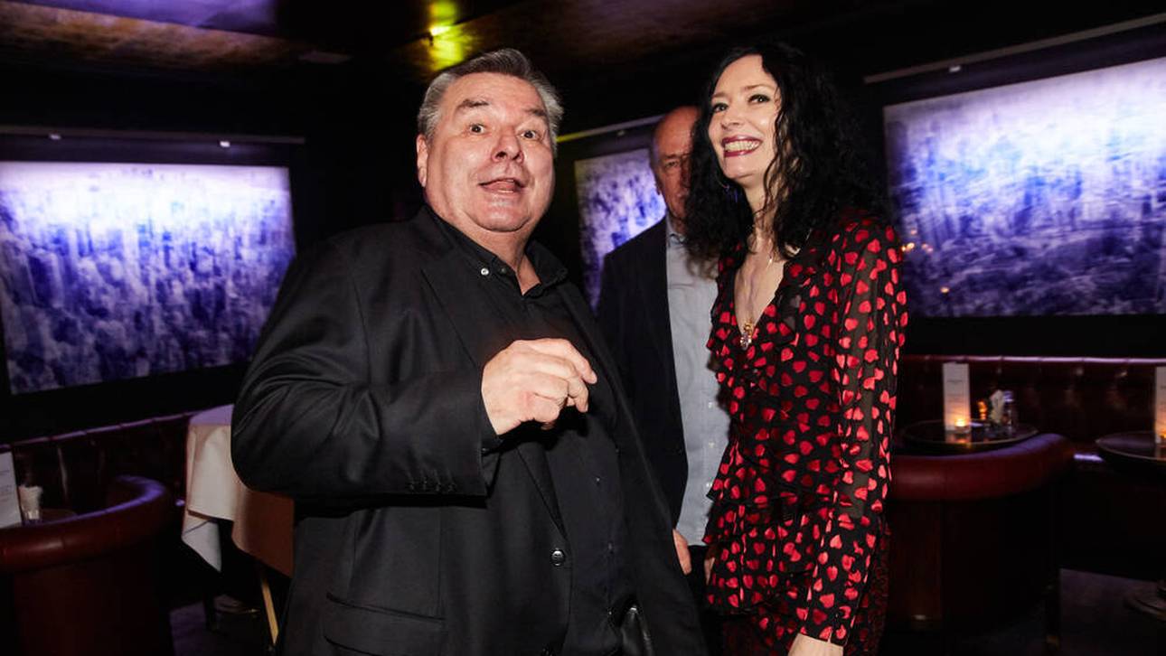 Waldemar Waldi Hartmann mit Ehefrau Petra Hartmann bei deren Promotionsfeier in Berlin