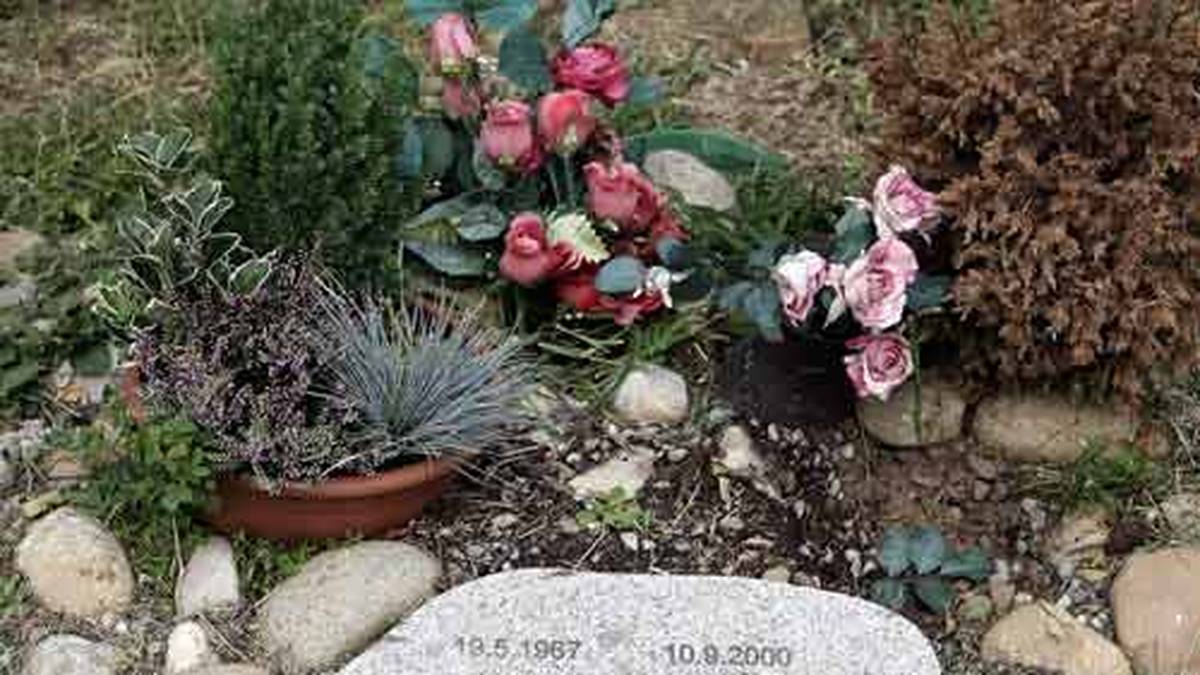 Noch heute erinnert ein Gedenkstein an den verunglückten Gislimberti, der nur 33 Jahre alt wurde
                  