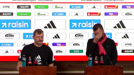 Mit dem FC Bayern hat Union Berlin eine besonders schwere Aufgabe vor der Brust. Trainer Steffen Baumgart reagiert humorvoll auf die teils sehr speziellen Reporterfragen hierzu.