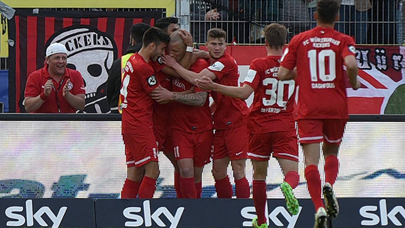 Würzburg mit einem Bein in Liga zwei