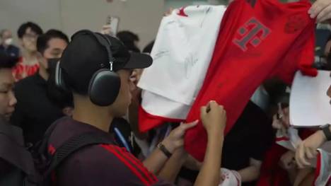 Die Stars des FC Bayern sind auf ihrer Südkorea-Tour in Seoul gelandet. Bereits am Flughafen warten einige Fans auf Jamal Musiala und Co.