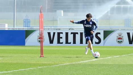 Beim FC Schalke 04 läuft es aktuell so gut wie lange nicht mehr, besonders nach dem richtungsweisenden Sieg gegen die SV Elversberg. Dennoch bleibt man auf Schalke bodenständig. Mit Rechenspielen in der Tabelle will sich beim Traditionsklub noch niemand beschäftigen.