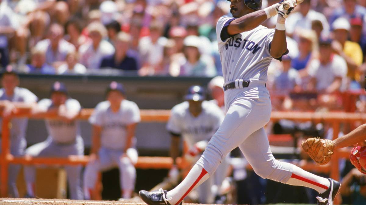 BOSTON RED SOX 1986: In der World Series führen die Red Sox mit 2:0 und 3:1 gegen die New York Mets. Die Spiele fünf und sechs gehen an die Mets. Letzteres geht in die Geschichte der MLB ein