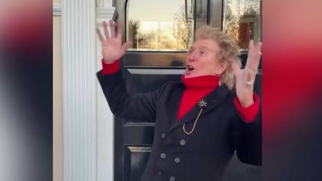 Celtic Glasgow hat sich nach nur 33 Tagen von Trainer Wilfried Nancy getrennt. Für Rock-Legende Rod Stewart ein Grund zum Feiern.