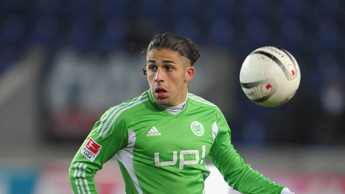 PLATZ 25 - RICARDO RODRIGUEZ: Der Linksverteidiger wechselt 2012 in die Bundesliga. Mit 8,5 Millionen Euro ist der Schweizer Rodriguez zwar kein Schnäppchen. Fünf Jahre später wird er aber für 18 Millionen Euro, also mit sattem Gewinn, an den AC Mailand verkauft
