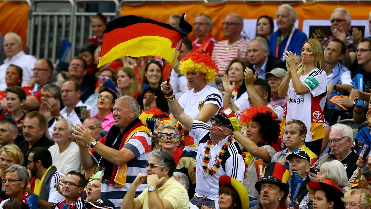 Die deutsche Mannschaft ist bei der Handball-WM zwar im Viertelfinale gescheitert, doch zu Ende sind die Titelkämpfe noch lange nicht. Mit einem Sieg gegen Kroatien könnte sie das Spiel um Platz fünf erreichen und hätte damit ein Olympia-Qualifikationsturnier erreicht. An den deutschen Fans soll der Einzug nicht scheitern