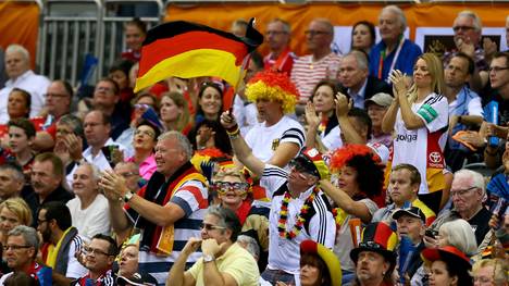 Deutsche Fans feuern gegen Kroatien ihre Mannschaft an 