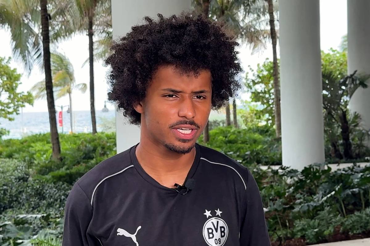 Bei der Presserunde in den USA wurde Karim Adeyemi zu seinem neuen Teamkollegen Jobe Bellingham befragt. Der Deutsche war voll des Lobes für den Engländer.