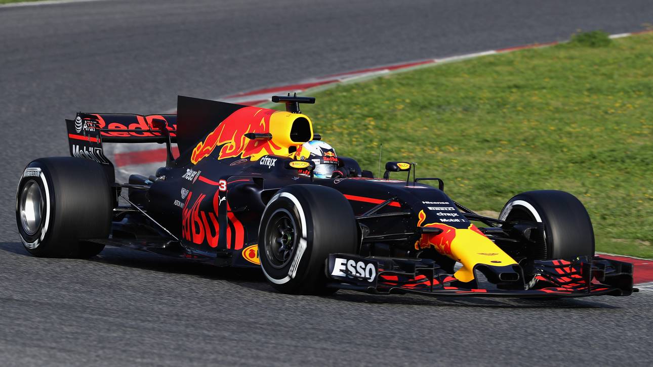 Ricciardo bleibt liegen, Vettel top