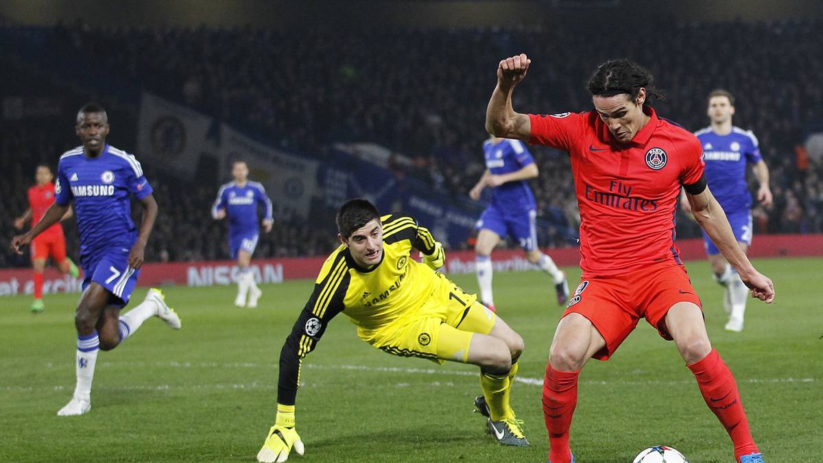 Die große Chance auf die Führung hat der Pariser Edinson Cavani, der aber am Pfosten scheitert