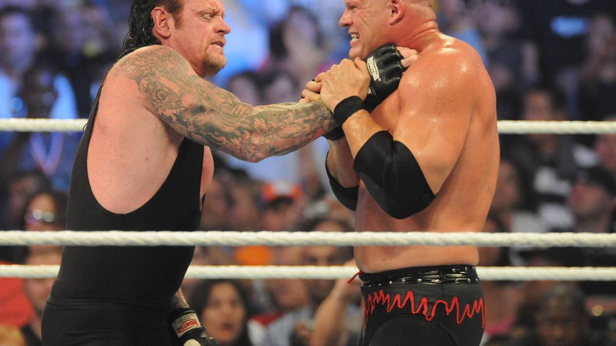 Der böse Bruder Kane erschien 1997 auf der Bildfläche. Die beiden bekriegten sich viele Jahre lang - wie hier beim Summer Slam 2010 -, versöhnten sich aber auch genauso oft und stiegen als Partner in den Ring, als "Brothers of Destruction"