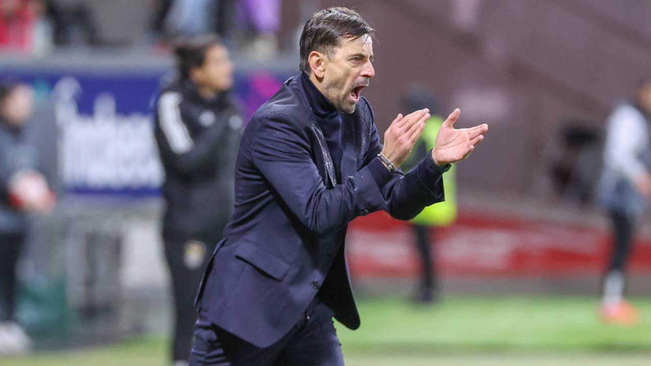 Niko Arnautis an der Seitenlinie von Eintracht Frankfurt 