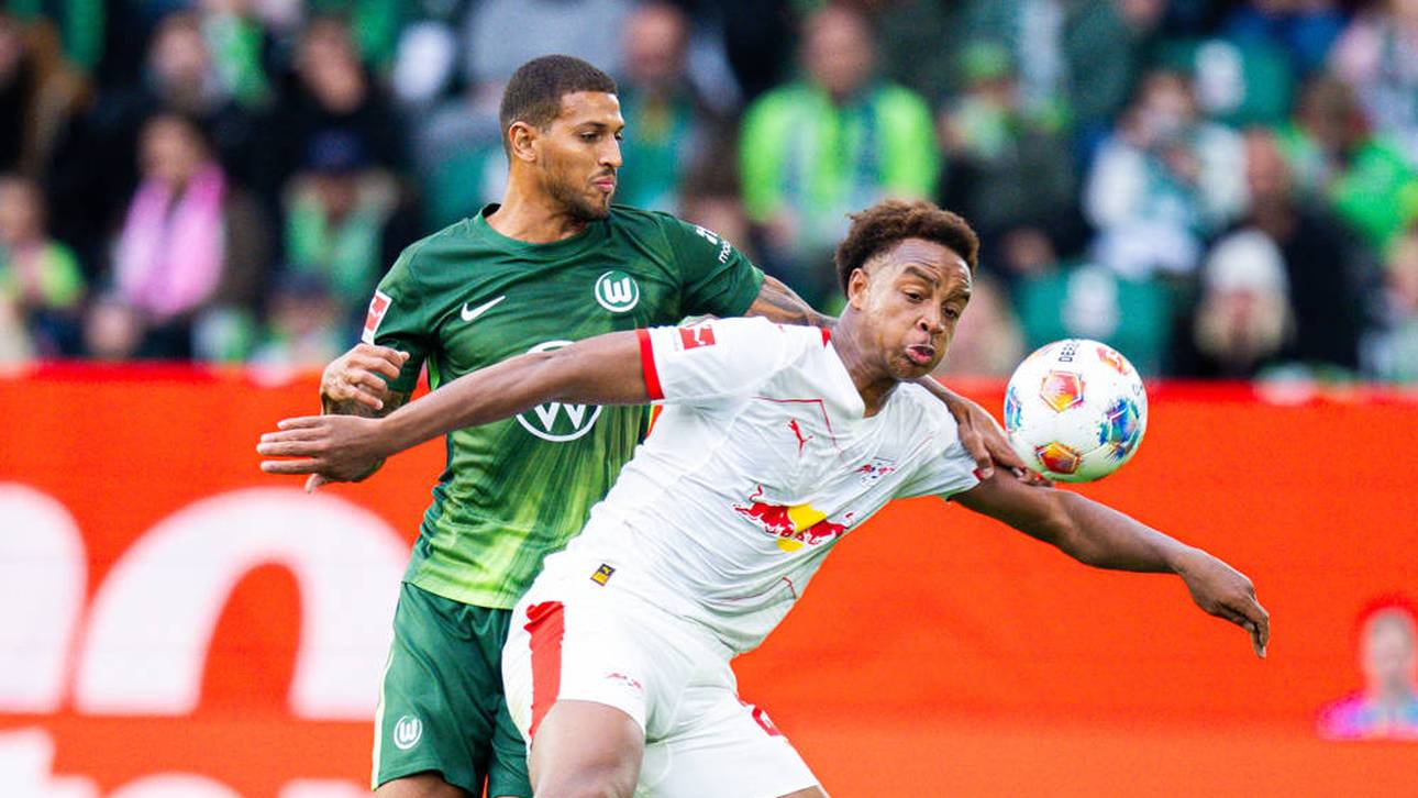 Assan Ouédraogo (r.) hatte einen Schuss im Strafraum mit der Hand abgefälscht