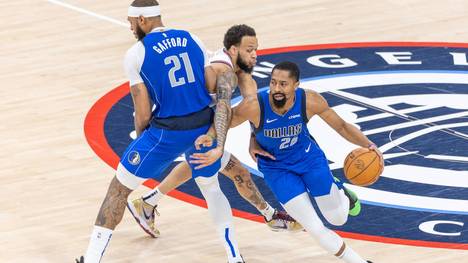 Spencer Dinwiddie und Daniel Gafford von den Dallas Mavericks in Aktion