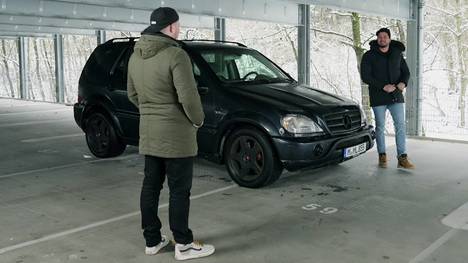 Dick, schnell und trotzdem billig – Ramona und Yunus suchen einen Power-SUV und finden den billigsten ML 55 AMG Deutschlands. Brachiale Power, jede Menge Rost und aufwendige Reisen.