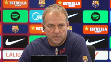 Vor dem LaLiga-Spiel gegen Sevilla schwärmt Hansi Flick von Karim Adeyemi. Der Barça-Trainer vergleicht dessen Tempo mit Alphonso Davies und spricht ihm sein Vertrauen aus.