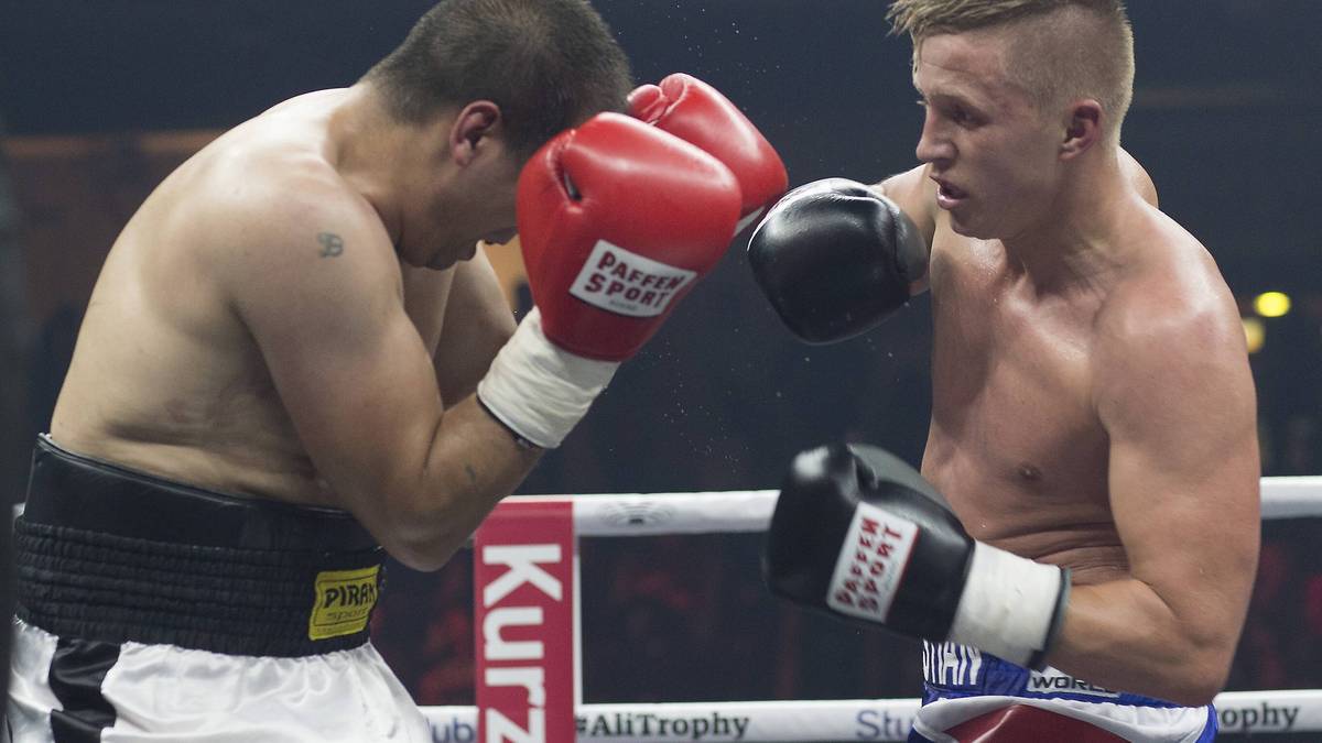 SEBASTIAN FORMELLA (17 Siege - 0 Niederlagen, 8 K.o.-Siege) VS. ANGELO FRANK (13 Siege - 1 Niederlage, 9 K.o.-Siege): Der heimliche Hauptkampf der Veranstaltung - Formella, der Hafenarbeiter (r.) ...