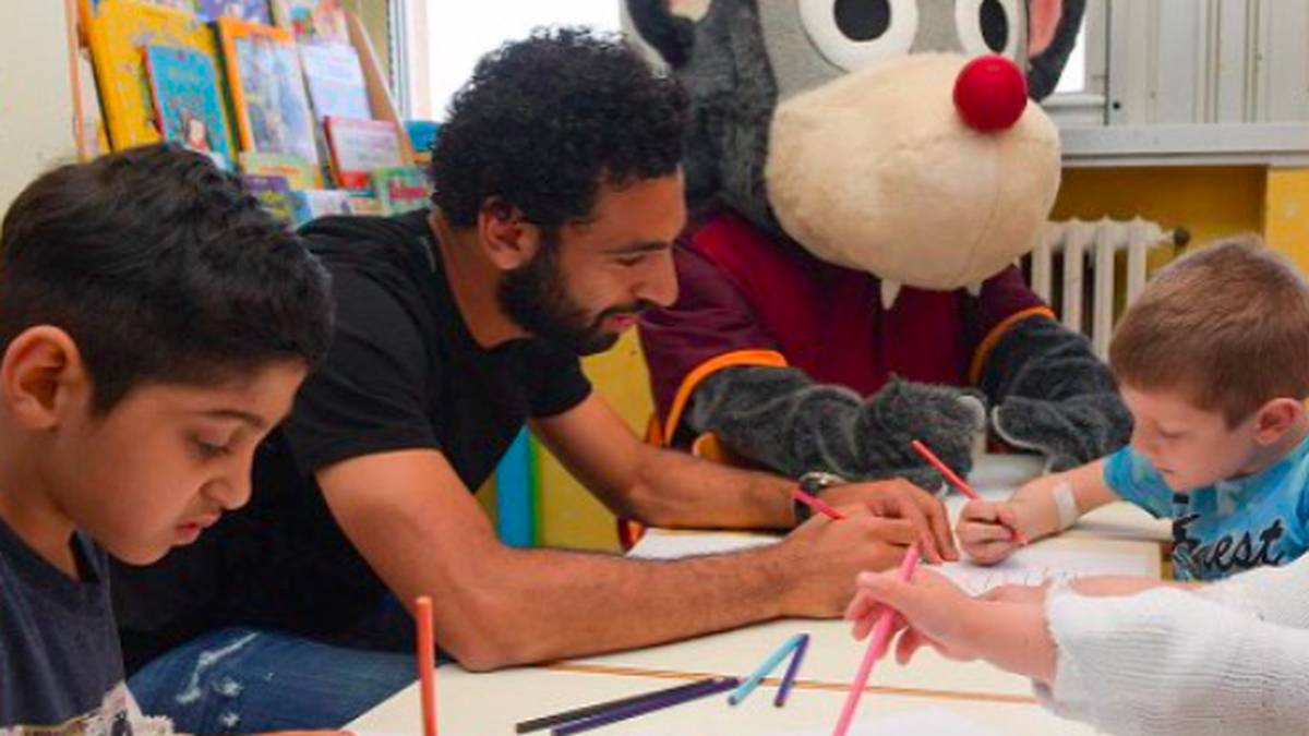 Im März spendete er erst 552.000 Euro an ein ägyptisches Krankenhaus. Ronaldo gilt zwar auch als sehr solidarisch, stellt diese Seite auf seinen öffentlichen Profilen aber nicht so offen zur Schau 