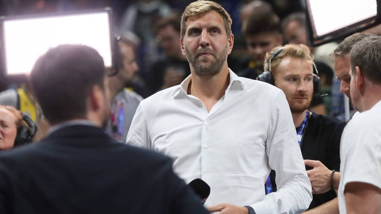 Nowitzki auf der Tribüne in Hamburg