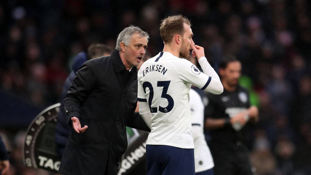 Wollen die Spurs also noch eine Ablöse für ihn kassieren, muss er im Januar abgegeben werden. Tottenham-Präsident Daniel Levy verkündete neulich, dass Eriksen auch zu einem anderen Premier-League-Klub wechseln darf 