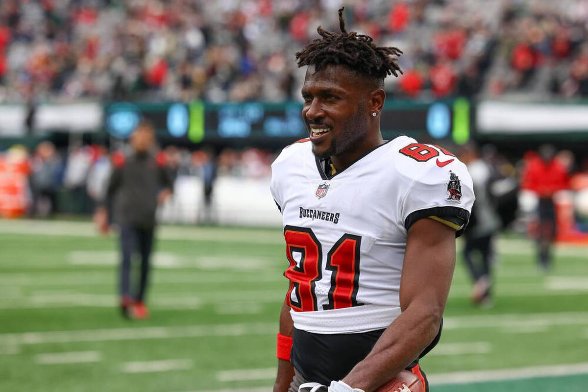 Antonio Brown wird in den USA versuchter Mord vorgeworfen. Der Wide Receiver macht sein sportliches Vermächtnis mit vielen Problemen in seinem Privatleben zunichte.