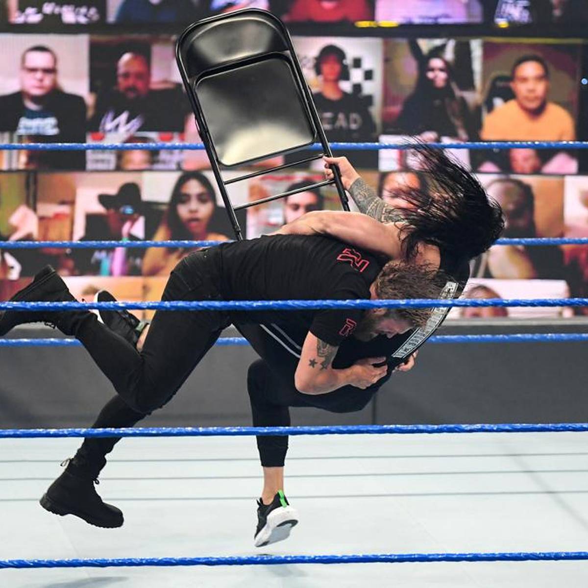 Wwe Smackdown Edge Kehrt Zuruck Und Attackiert Roman Reigns