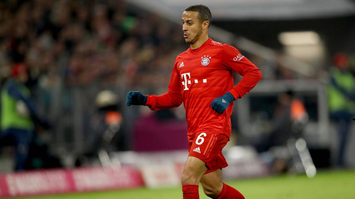 THIAGO: Ordentliches Spiel des Spaniers im Zentrum. Starker Pass auf Leon Goretzka (52.), wichtige Ballberührung nach einem Schalke-Konter. Wäre er nicht drangewesen, Benito Raman hätte wohl zum 1:1 eingenetzt (65.). SPORT1-Note: 2,5