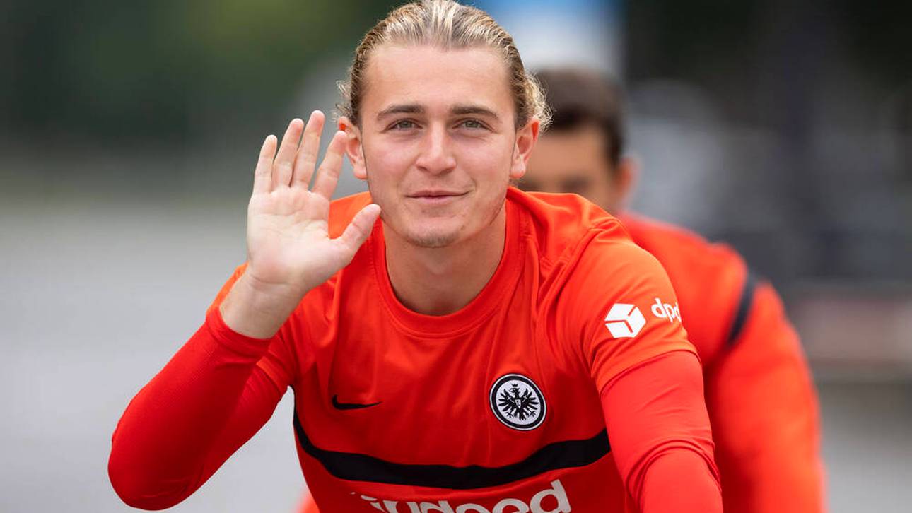 Frankfurt verleiht Akman und Otto